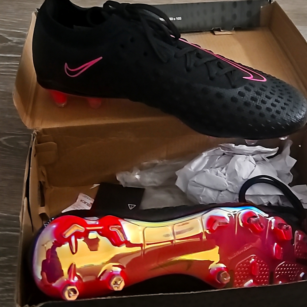 Nike Phantom Ultra Venom 'Black Pink Blast' FG Size 11 Soccer Cleats.